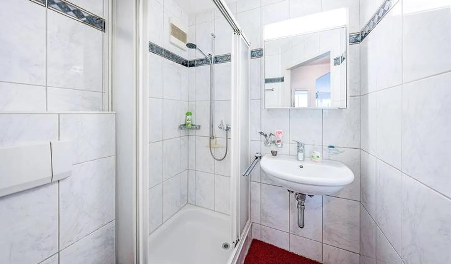 Stilvolles Apartment mit Seesicht - Foto 8 von 9