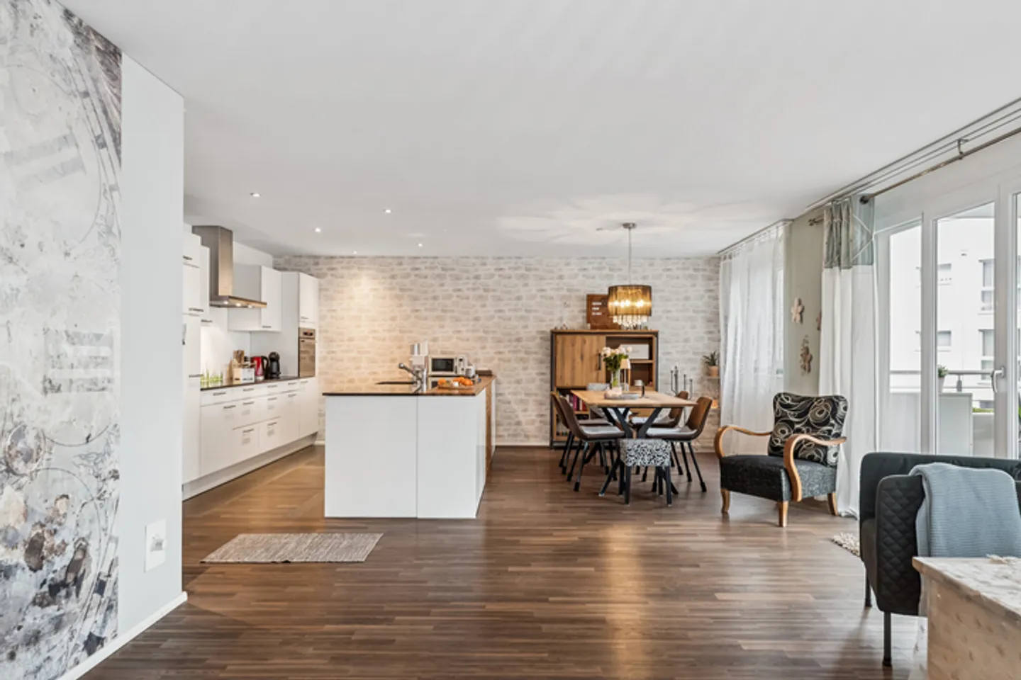 SPACIOUS & MODERN 4.5 ROOM APARTMENT IN AADORF - Photo 1 of 9