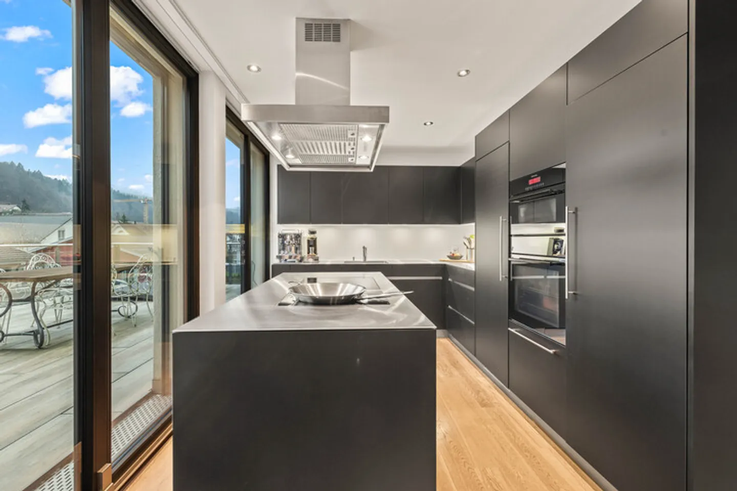 TERRACE AND VIEW SPECTACLE IN VILLMERGEN - Photo 3 of 8