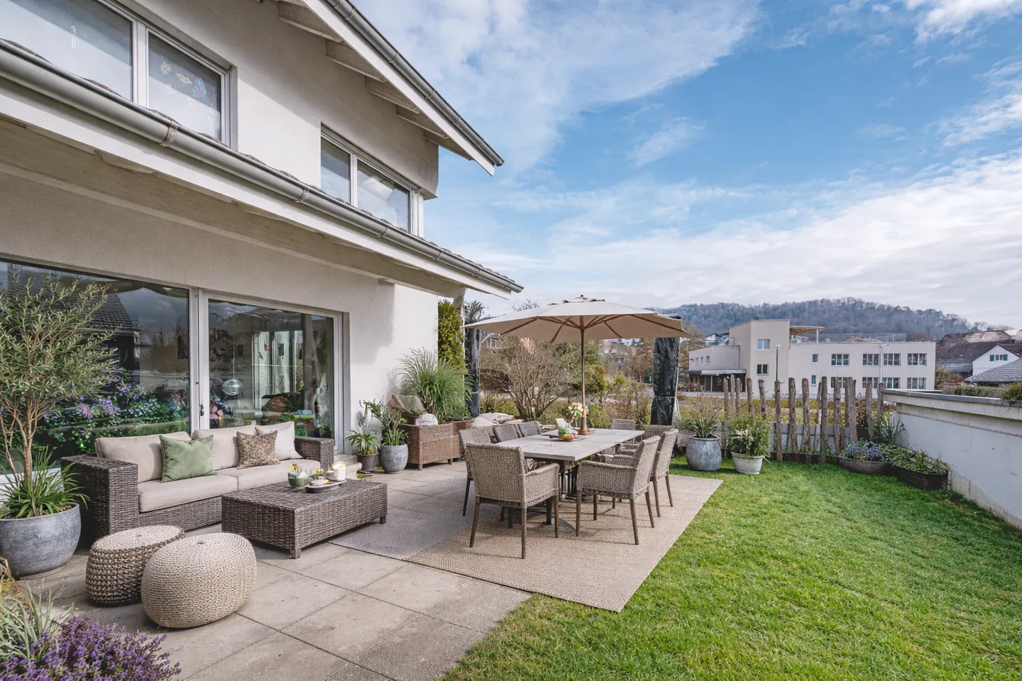 COZY SEMI-DETACHED HOUSE WITH VERSATILE SPACE OFFER - Photo 1 of 8