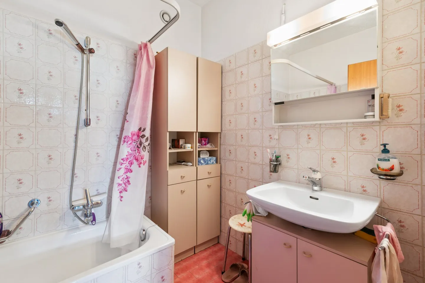 CENTRAL LIVING WITH A VIEW OF MONTE BRÉ - Photo 6 of 8