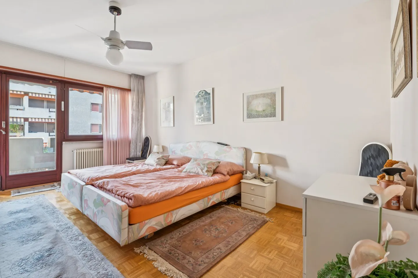 CENTRAL LIVING WITH A VIEW OF MONTE BRÉ - Photo 5 of 8