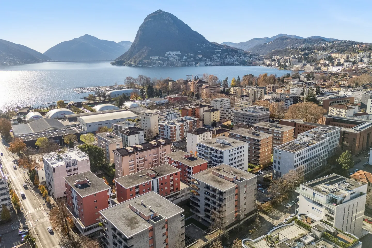 CENTRAL LIVING WITH A VIEW OF MONTE BRÉ - Photo 8 of 8