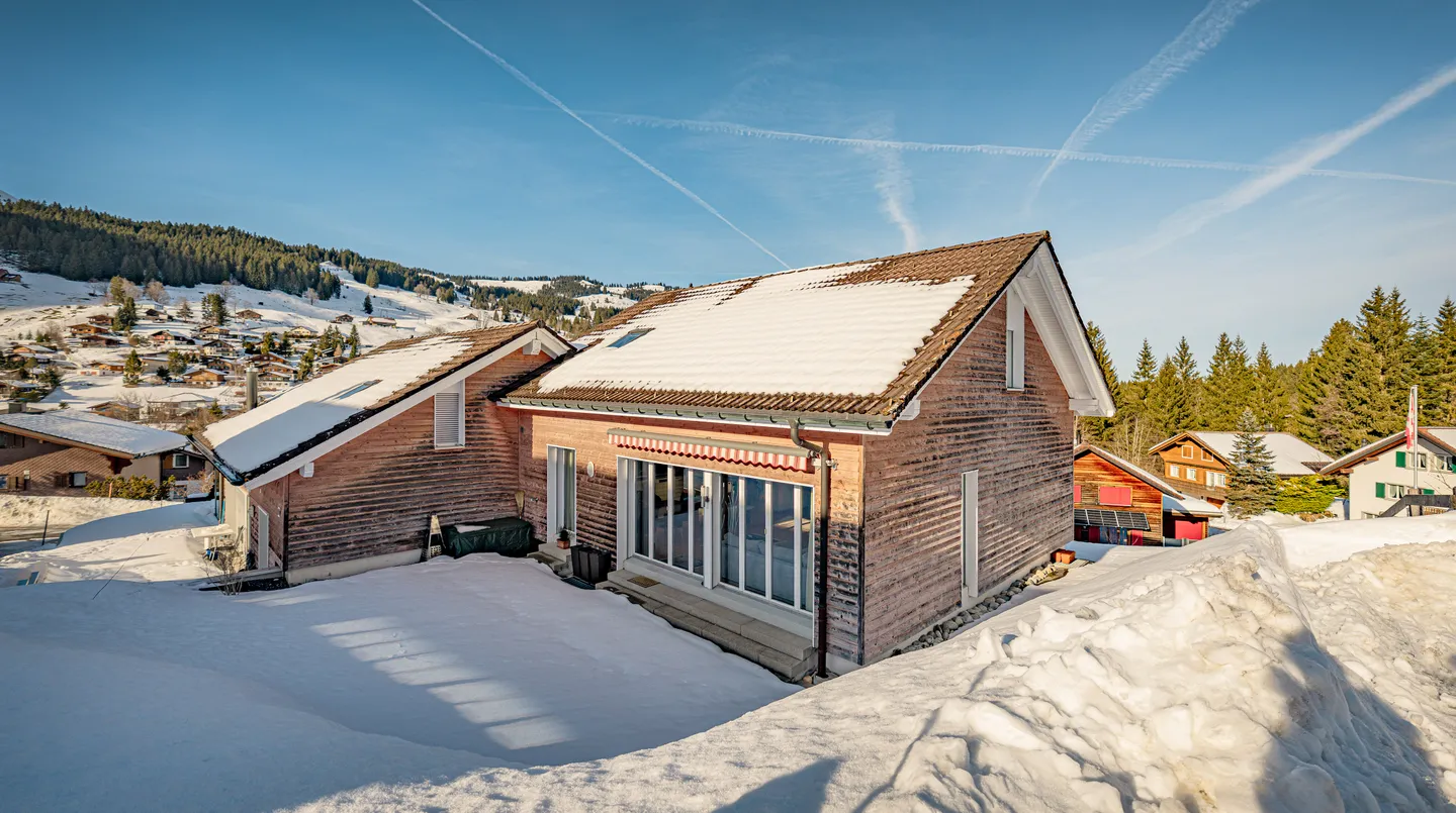 Vie élégante à Alpthal : Maison jumelée ensoleillée de 5,5 pièces - Photo 8 sur 8