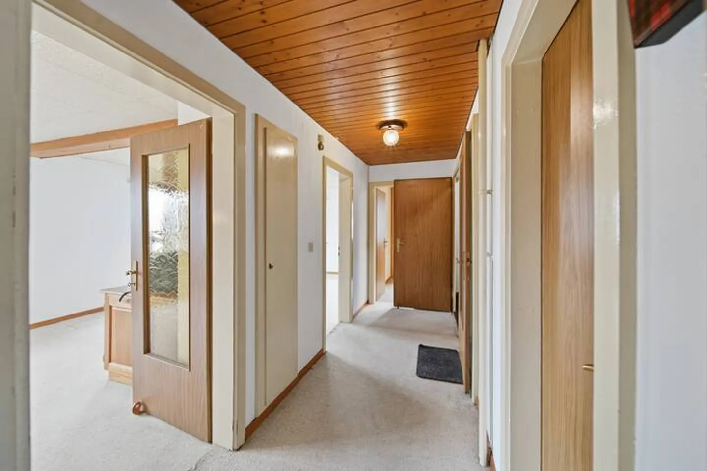 Charmante maison individuelle de 5,5 pièces dans un quartier résidentiel calme de Pieterlen - Photo 8 sur 9