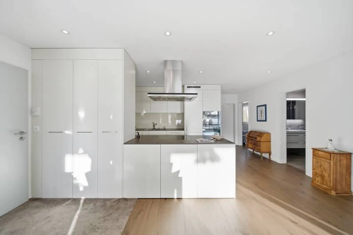 APPARTAMENTO DI PROPRIETÀ QUASI NUOVO DI 4,5 STANZE CON GIARDINO D'INVERNO - Foto 6 di 9