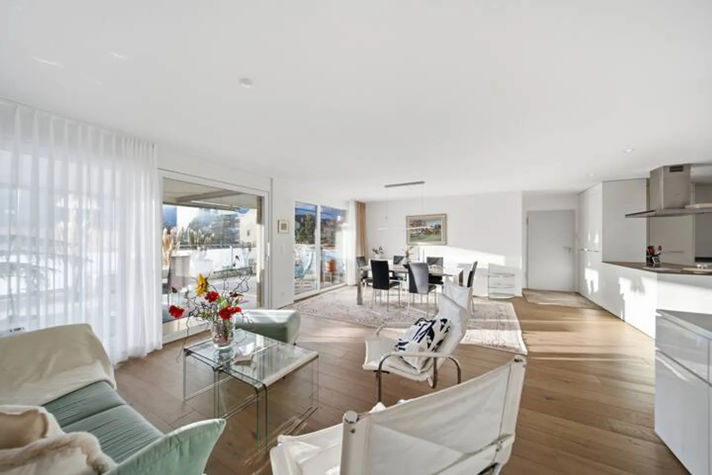 APPARTAMENTO DI PROPRIETÀ QUASI NUOVO DI 4,5 STANZE CON GIARDINO D'INVERNO - Foto 2 di 9