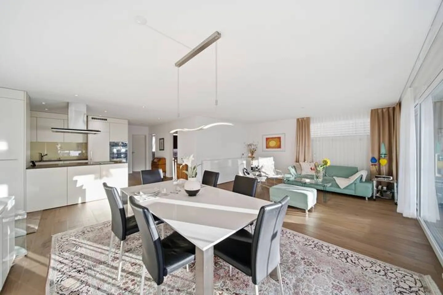 APPARTAMENTO DI PROPRIETÀ QUASI NUOVO DI 4,5 STANZE CON GIARDINO D'INVERNO - Foto 4 di 9