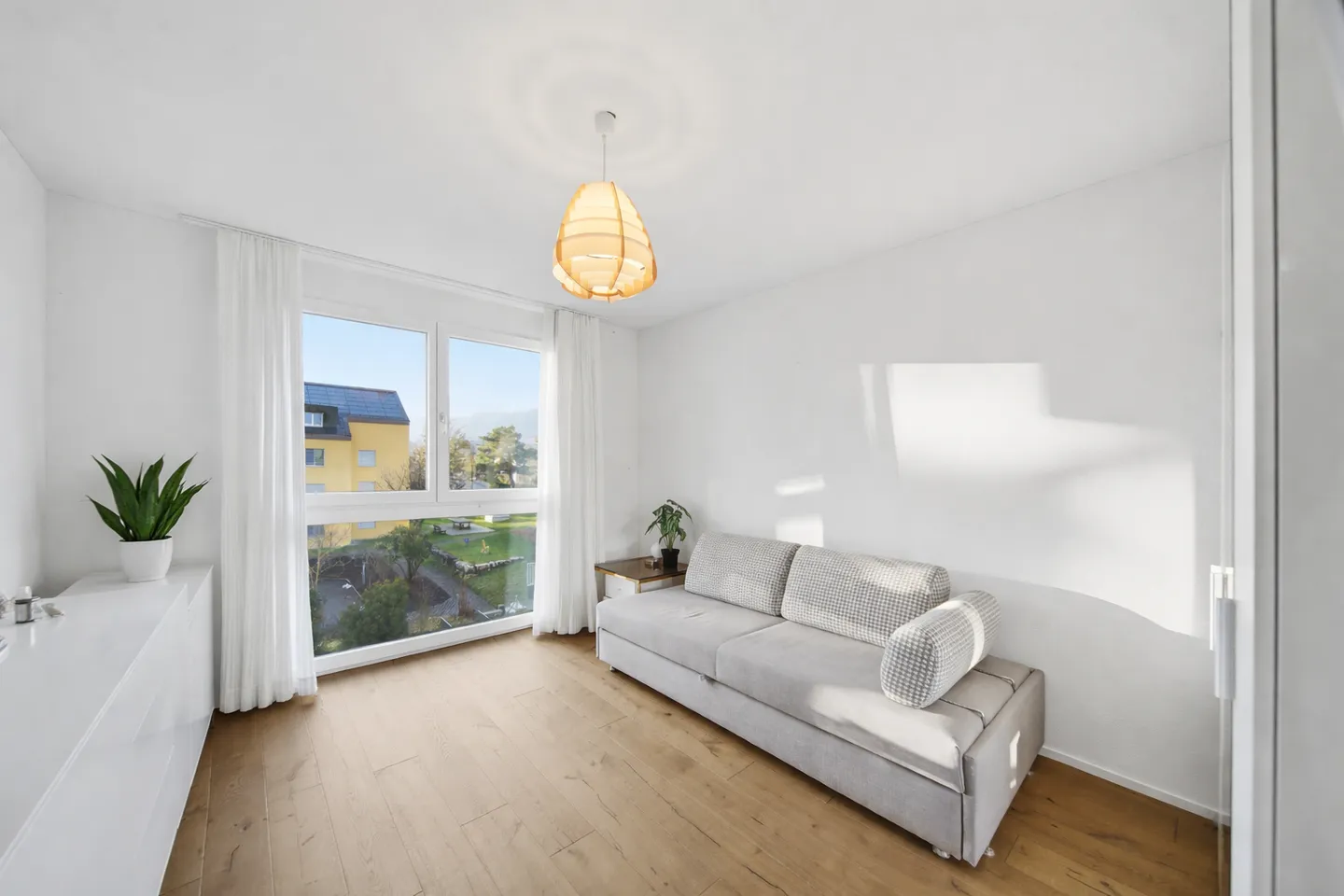 APPARTAMENTO DI PROPRIETÀ QUASI NUOVO DI 4,5 STANZE CON GIARDINO D'INVERNO - Foto 7 di 9