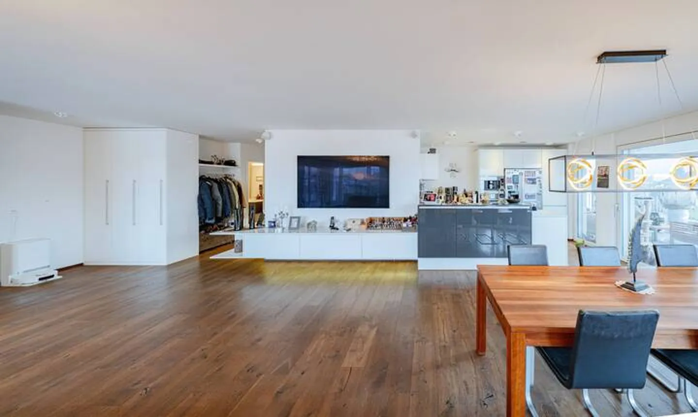 APPARTAMENTO MODERNO CON TERRAZZA SPAZIOSA E VISTA LONTANA - Foto 5 di 9