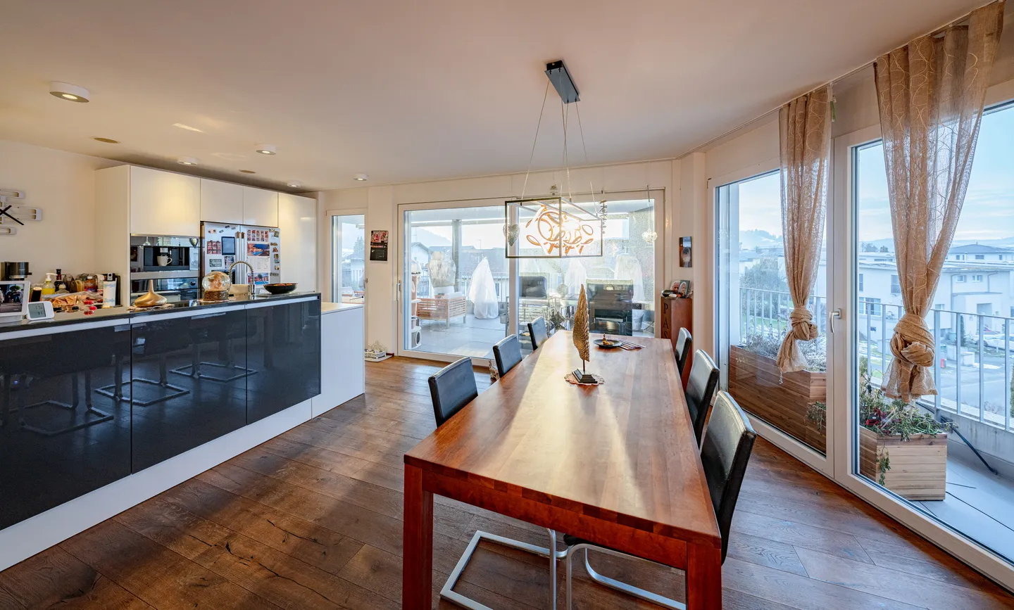 Moderne Wohnung mit grosser Terrasse - Foto 3 von 9