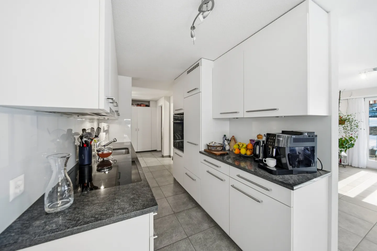 WOHNEN MIT ALPENPANORAMA - 4.5 ZIMMER GARTENWOHNUNG - Photo 5 sur 8