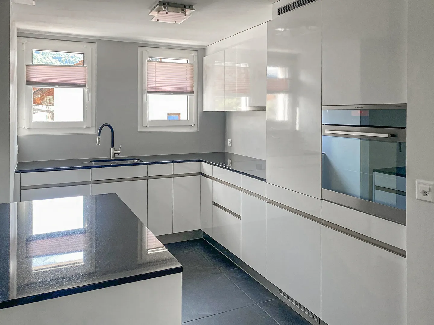 VIEL STIL &amp; PLATZ - MODERNES ECKHAUS - Foto 5 di 8