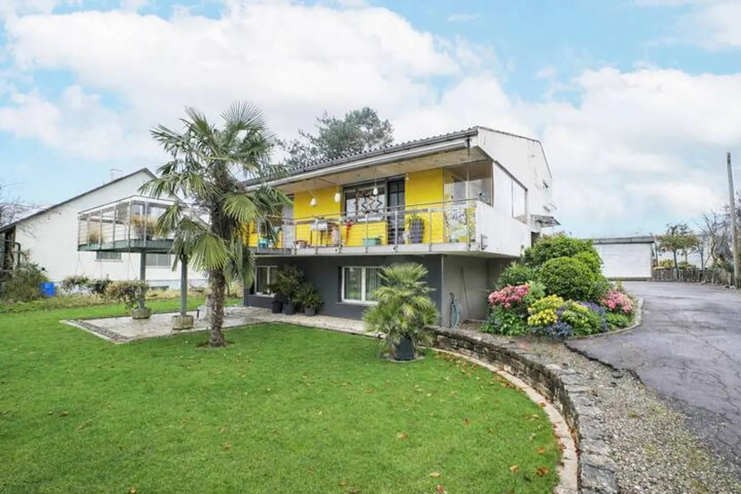 TIMELESS RESIDENTIAL CLASSIC WITH SURROUNDINGS - Photo 1 of 9