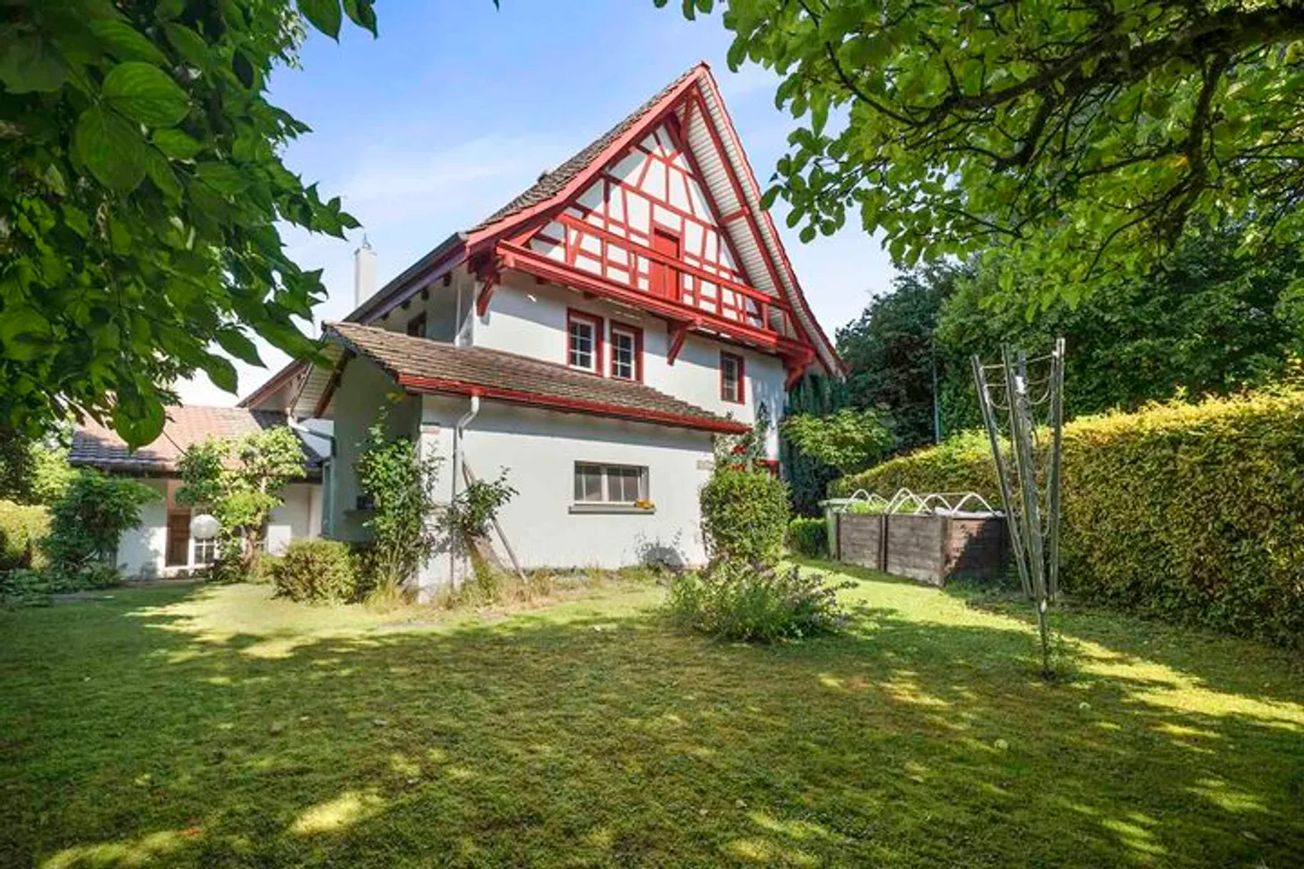 MAISON DE CAMPAGNE EXCLUSIVE AVEC HISTOIRE - IDÉALE POUR LA VIE INTERGÉNÉRATIONNELLE À STEINMAUR - Photo 1 sur 9