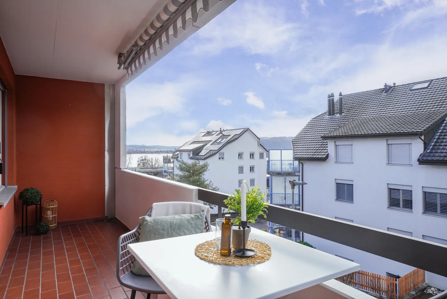 COMFORT ABITATIVO, VISTA LAGO E PISCINA A LA NEUVEVILLE - Foto 6 di 9