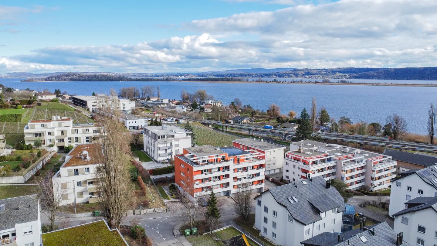 COMFORT ABITATIVO, VISTA LAGO E PISCINA A LA NEUVEVILLE - Foto 7 di 9