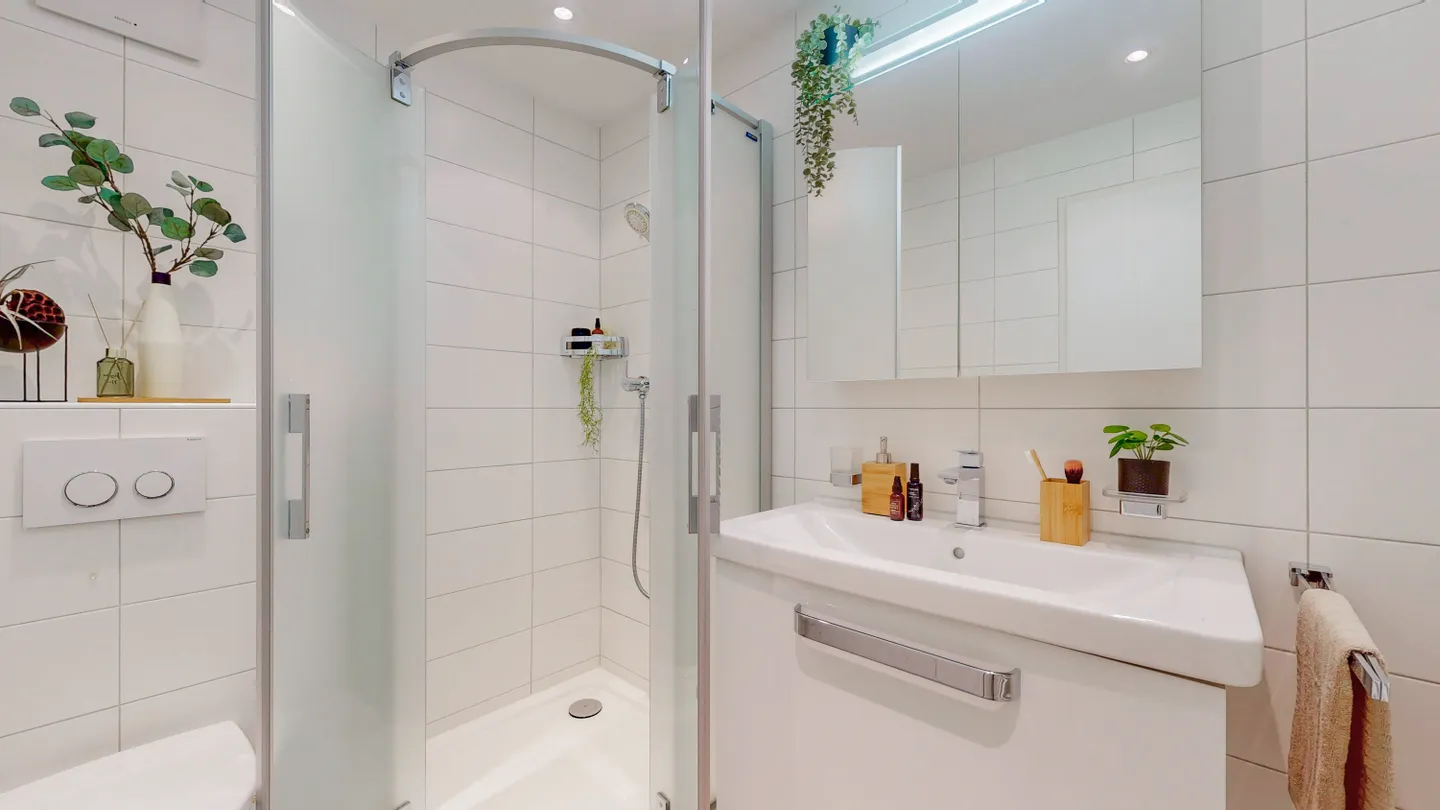 COMFORT ABITATIVO, VISTA LAGO E PISCINA A LA NEUVEVILLE - Foto 5 di 9