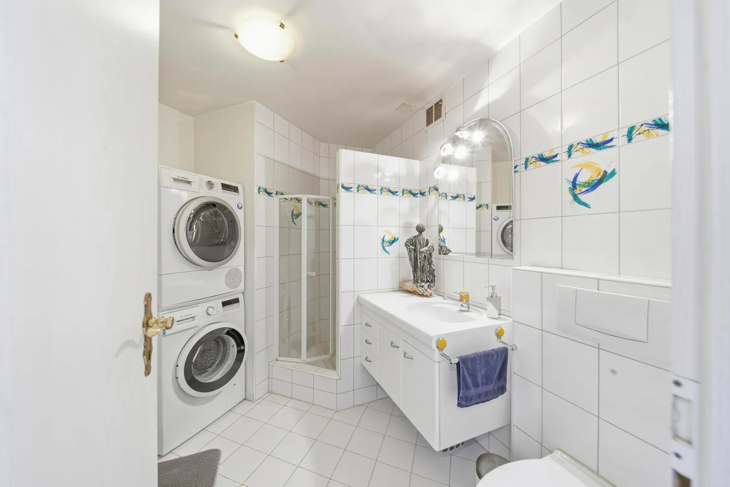 GRAND ET BIEN ENTRETENU APPARTEMENT DE 4.5 PIÈCES ENTRE RIGI ET LAC DE ZUG - Photo 7 sur 9