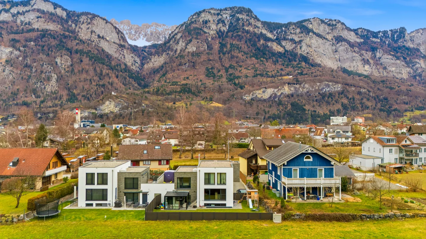 ANGULAR, EDGY & CLEAR - MODERN ARCHITECT'S HOUSE - Photo 7 of 8