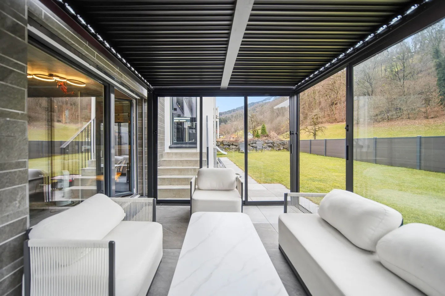 ANGULAR, EDGY & CLEAR - MODERN ARCHITECT'S HOUSE - Photo 6 of 8