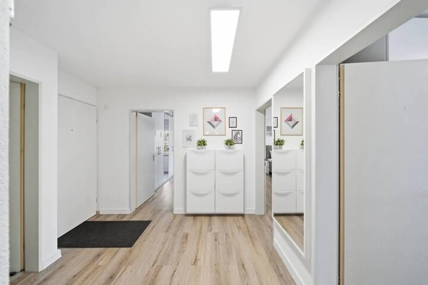 ATTRAENTE APPARTAMENTO CON GIARDINO DI 4.5 LOCALI - Foto 7 di 9