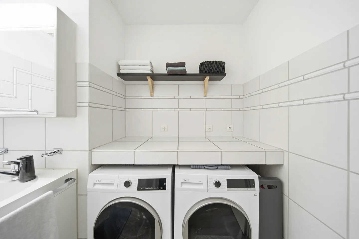 ATTRAENTE APPARTAMENTO CON GIARDINO DI 4.5 LOCALI - Foto 6 di 9