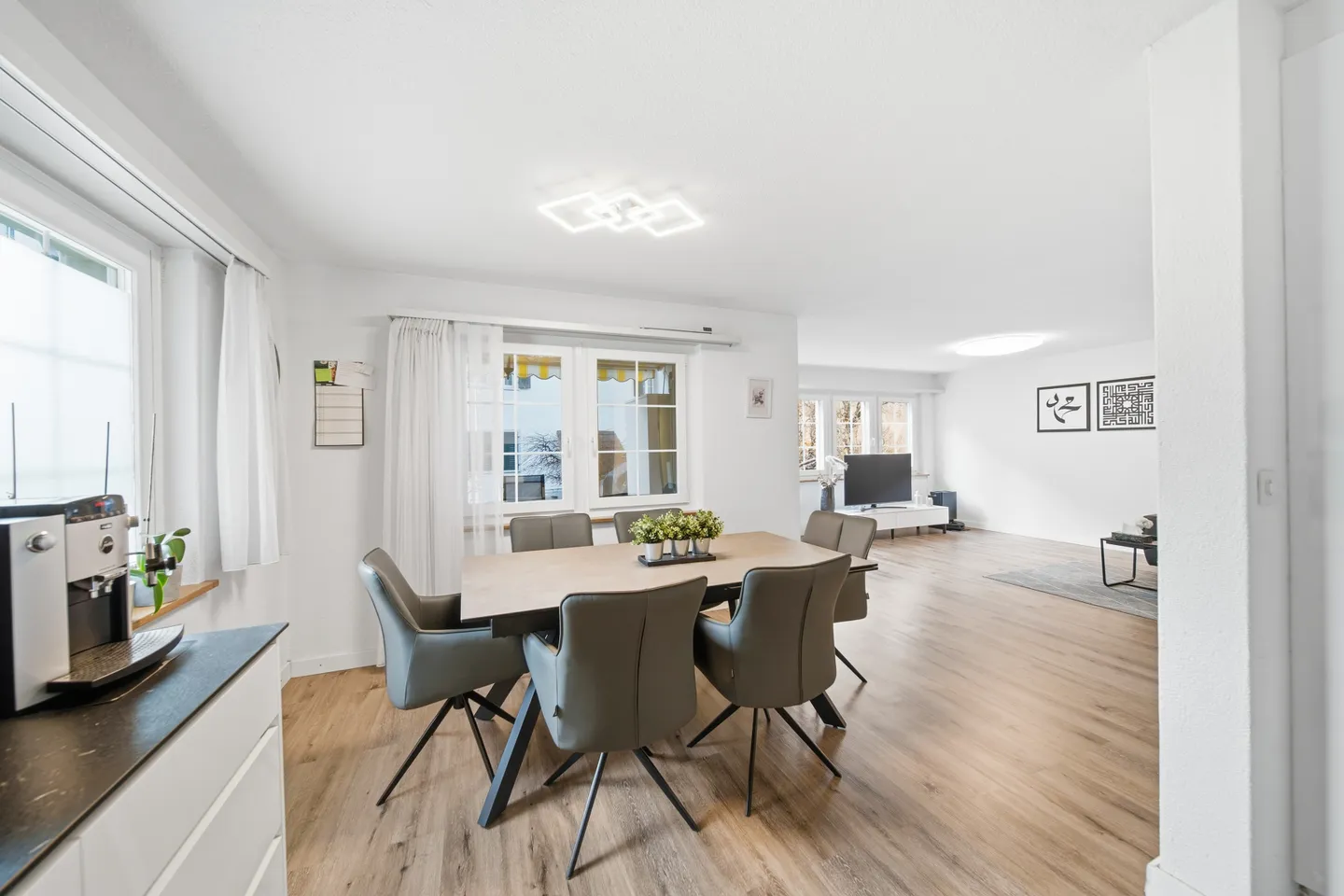 ATTRAENTE APPARTAMENTO CON GIARDINO DI 4.5 LOCALI - Foto 1 di 9