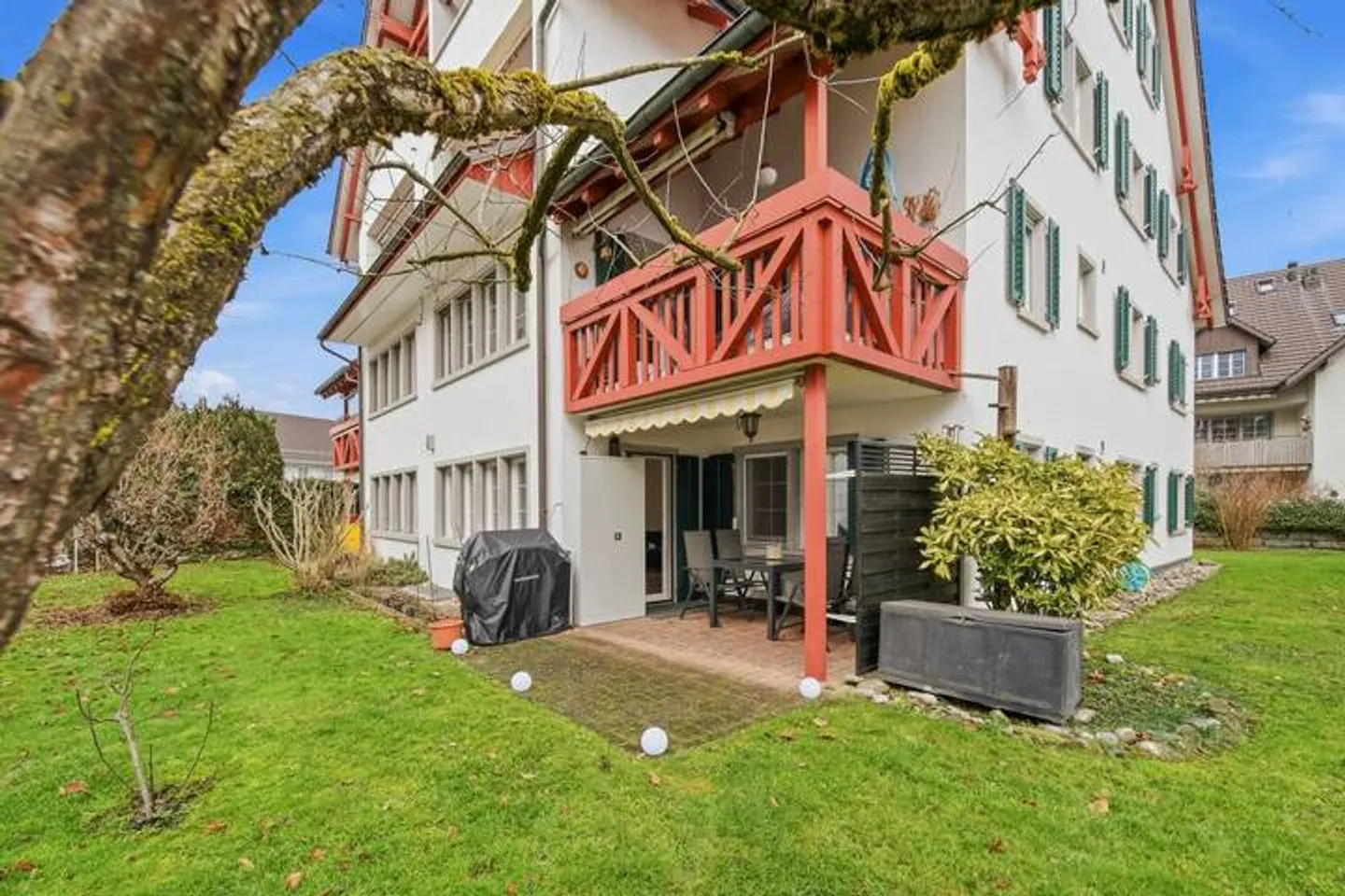 ATTRAENTE APPARTAMENTO CON GIARDINO DI 4.5 LOCALI - Foto 6 di 8