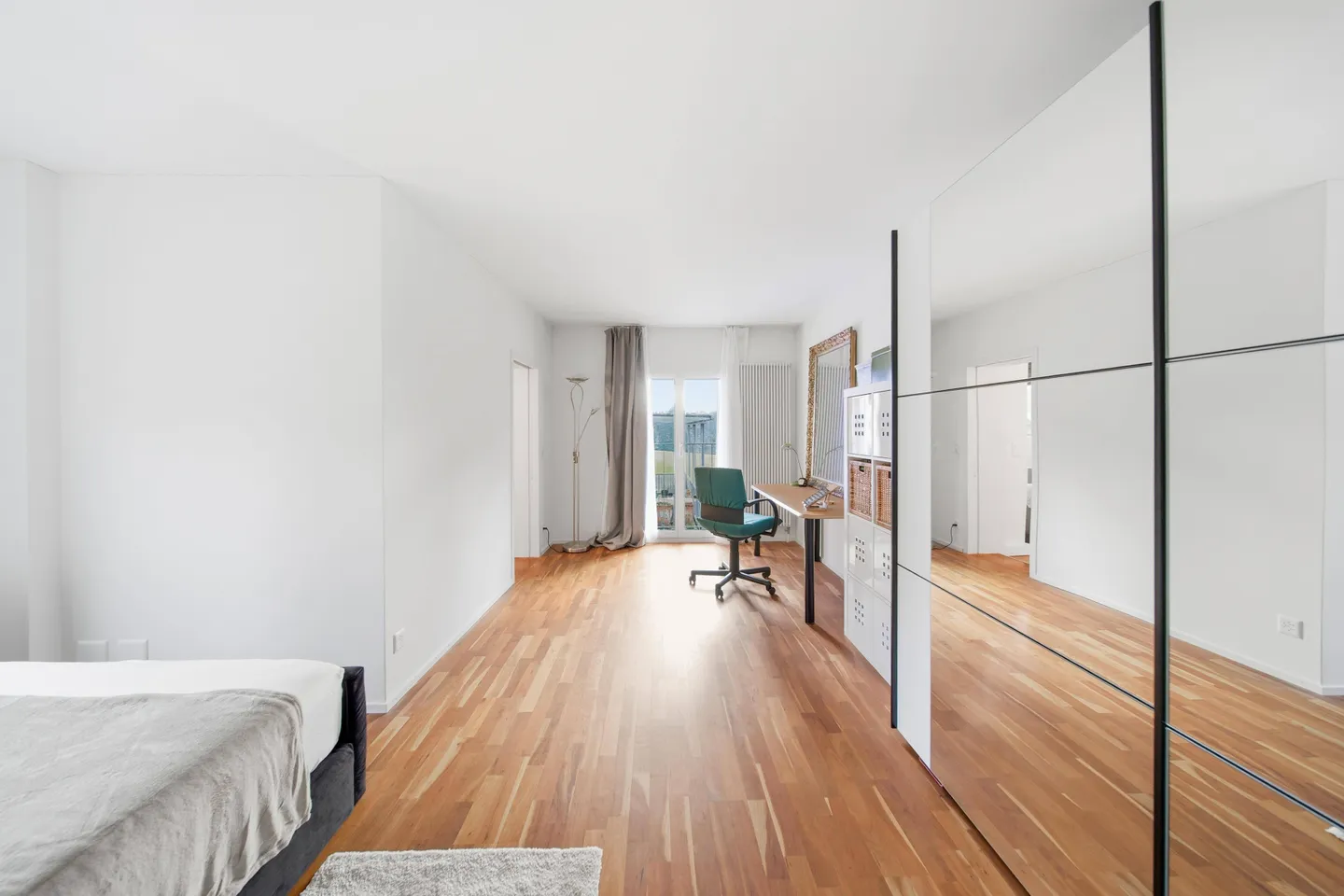 HISTORISCHE 6-ZIMMER-MAISONETTE MIT DACHTERRASSE UND LOFTCHARAKTER IN LAUPEN ZH - Foto 4 von 7