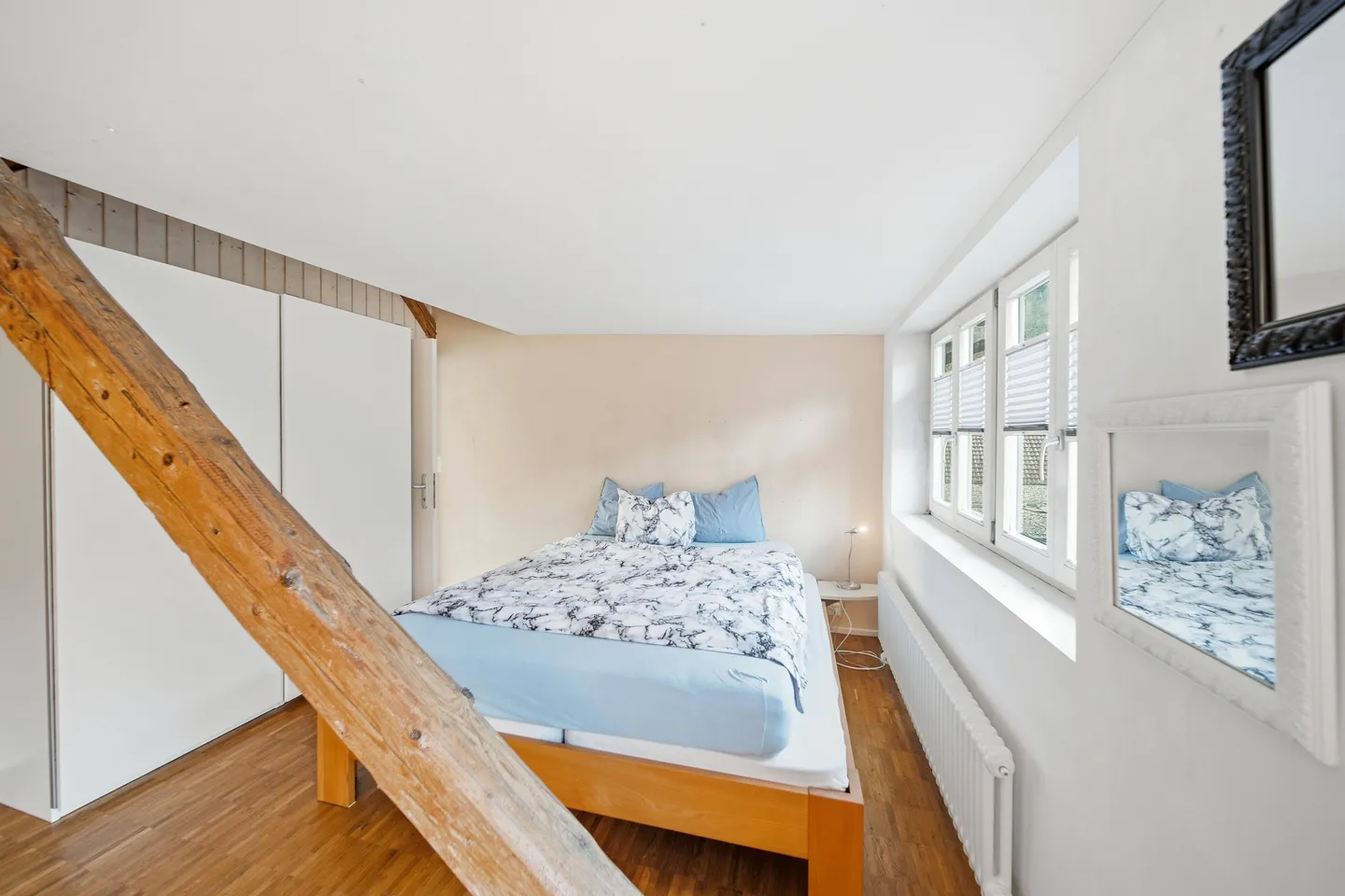 HISTORISCHE 6-ZIMMER-MAISONETTE MIT DACHTERRASSE UND LOFTCHARAKTER IN LAUPEN ZH - Foto 5 von 7