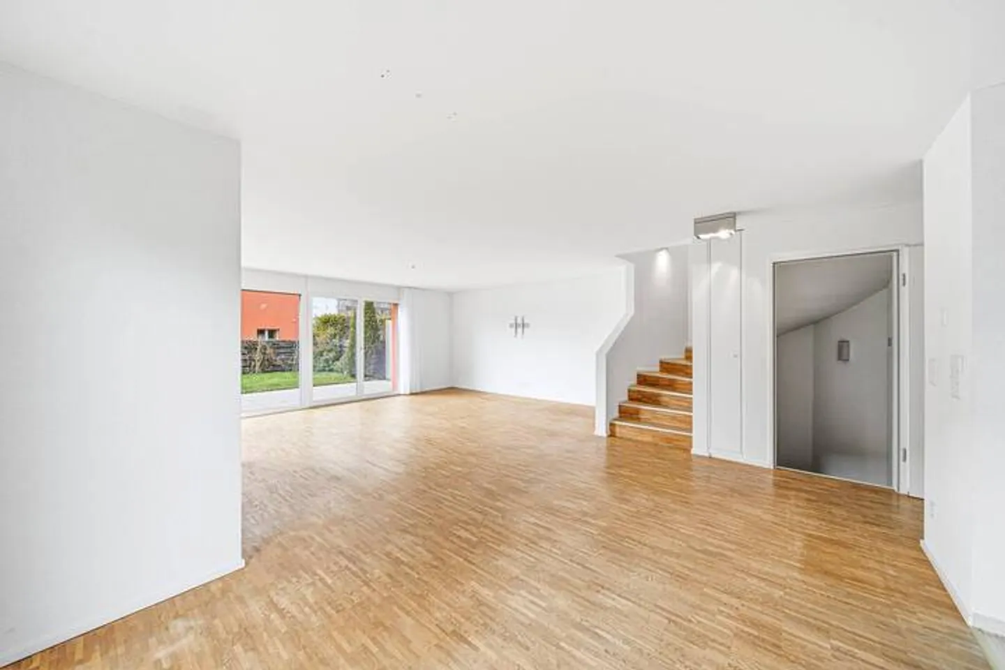 Casa bifamiliare accentuata a Brugg - Foto 8 di 9