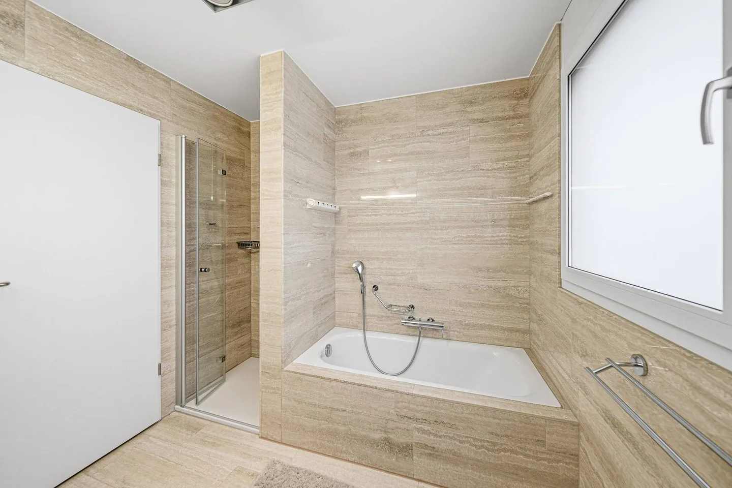 Maison jumelée accentuée à Brugg - Photo 8 sur 9