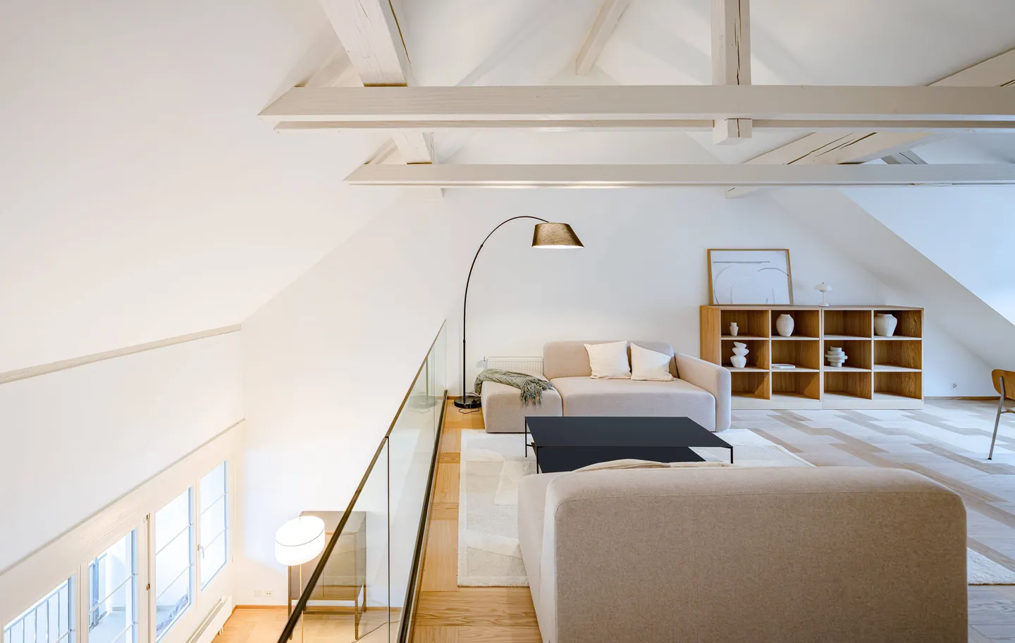 MERVEILLE DE FLEXIBILITÉ ENTIÈREMENT RÉNOVÉE AVEC VUE SUR LE LAC - Photo 7 sur 9