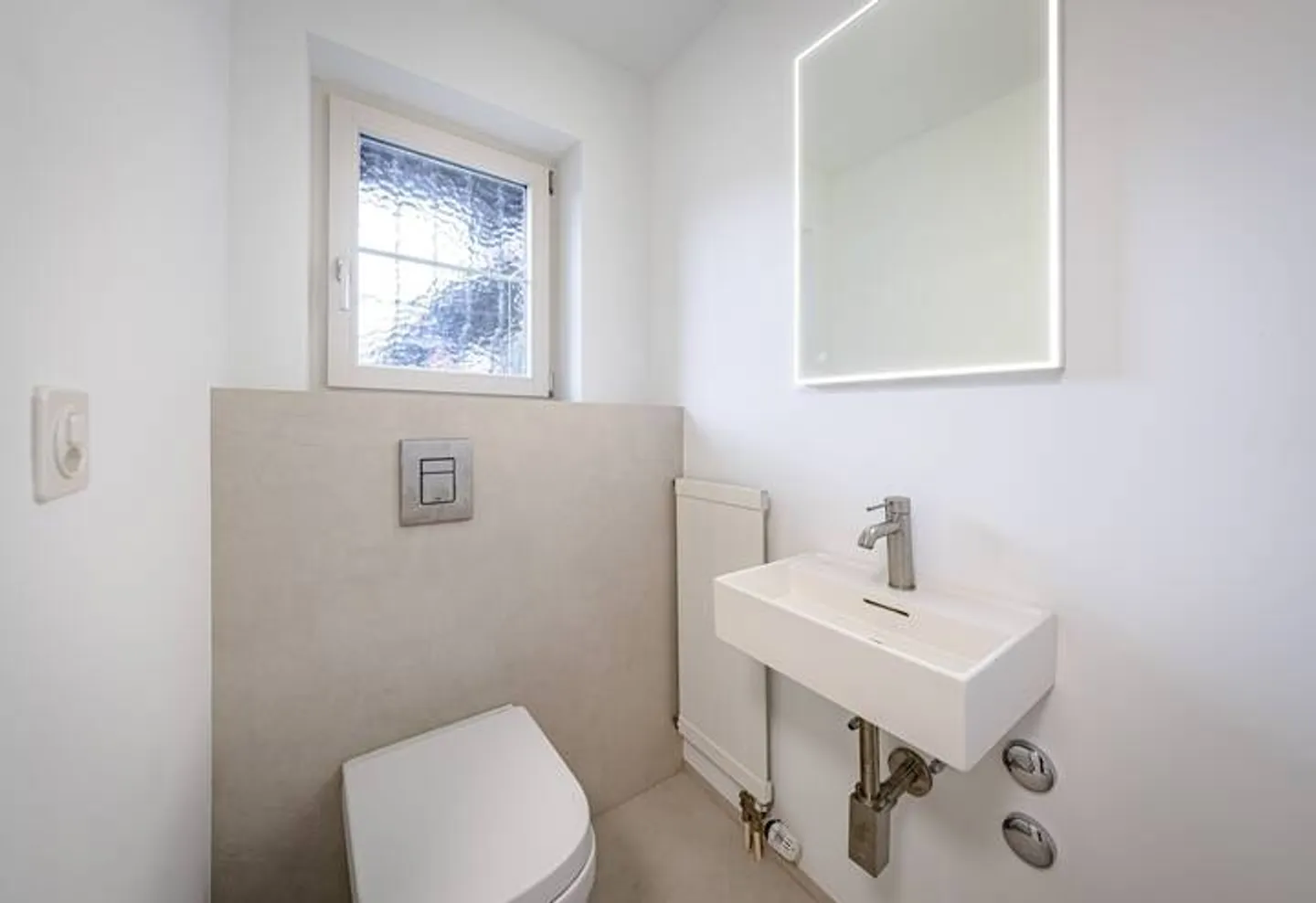 MERAVIGLIA DI FLESSIBILITÀ COMPLETAMENTE RISTRUTTURATA CON VISTA LAGO - Foto 5 di 9