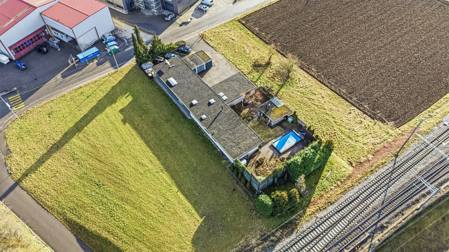 STRATEGIC LOCATION - RESIDENTIAL AND COMMERCIAL BUILDING WITH 412 M2 TOTAL USABLE AREA - Photo 7 of 8