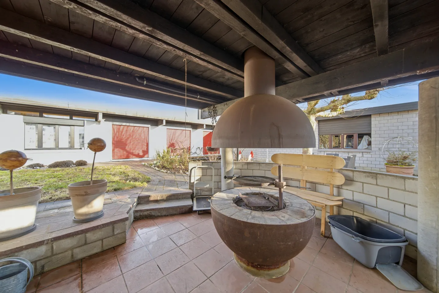 STRATEGIC LOCATION - RESIDENTIAL AND COMMERCIAL BUILDING WITH 412 M2 TOTAL USABLE AREA - Photo 5 of 8