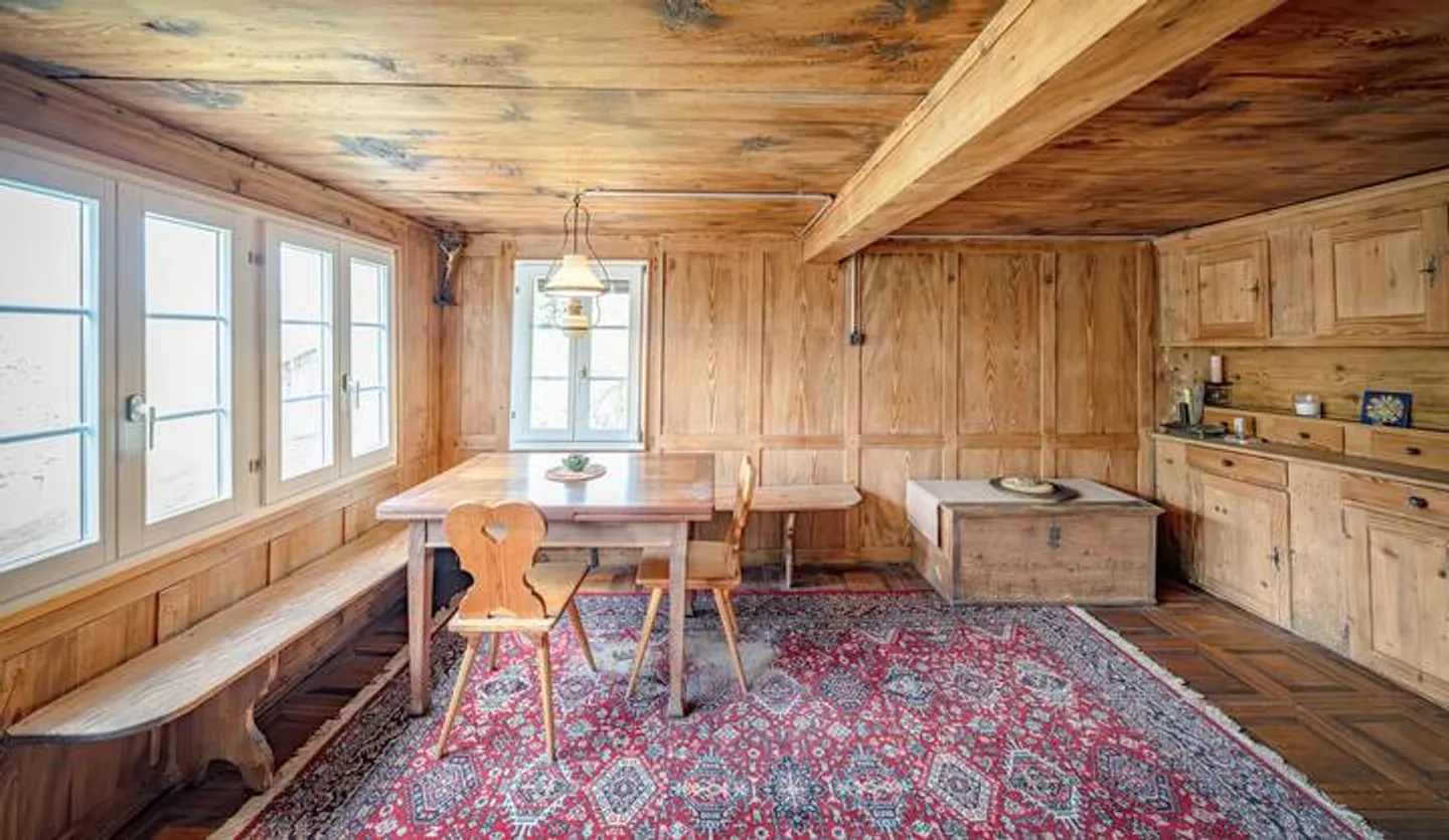 PROPRIETÀ STORICA IN UNA POSIZIONE PRIVILEGIATA A SEELISBERG - Foto 3 di 8