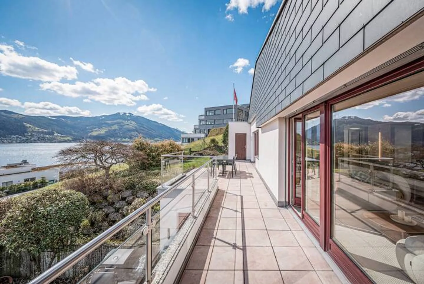 Stilvolles Terrassenhaus mit Seeblick - Foto 8 von 9