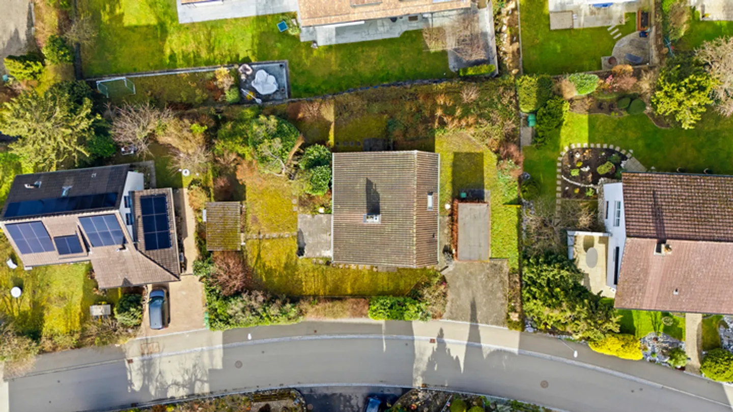 OPPORTUNITÀ NELLA ZONA DI ZURIGO - TERRENO EDIFICABILE CON GRANDE POTENZIALE - Foto 8 di 9