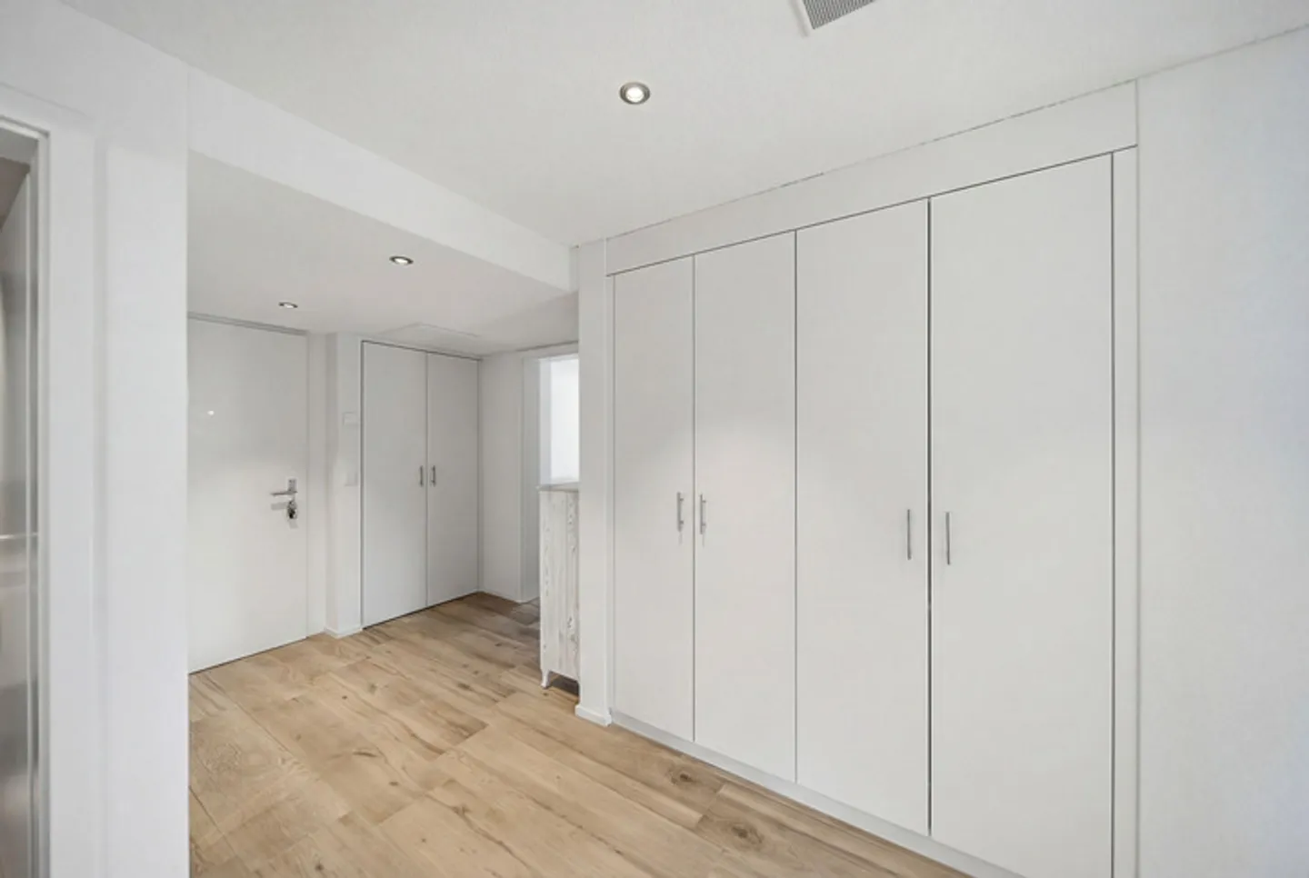 APPARTEMENT DE JARDIN MODERNE AVEC UNE VUE DE RÊVE SUR LES ALPES BERNOISES - Photo 7 sur 9