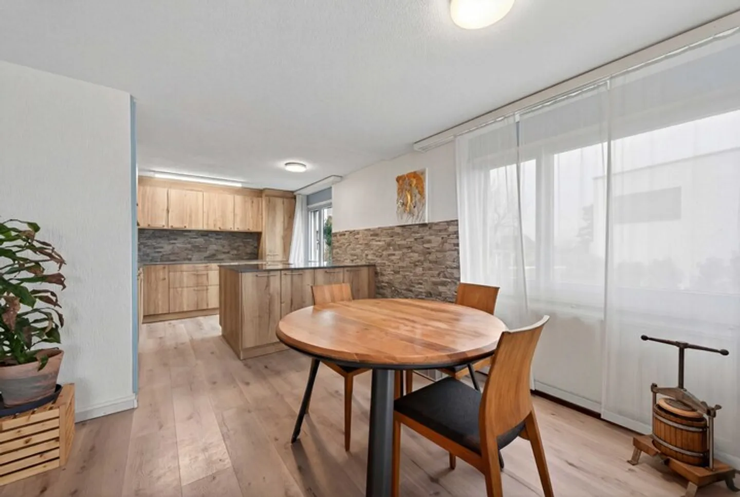 AMAZING SPACE & POTENTIAL - Photo 4 of 9