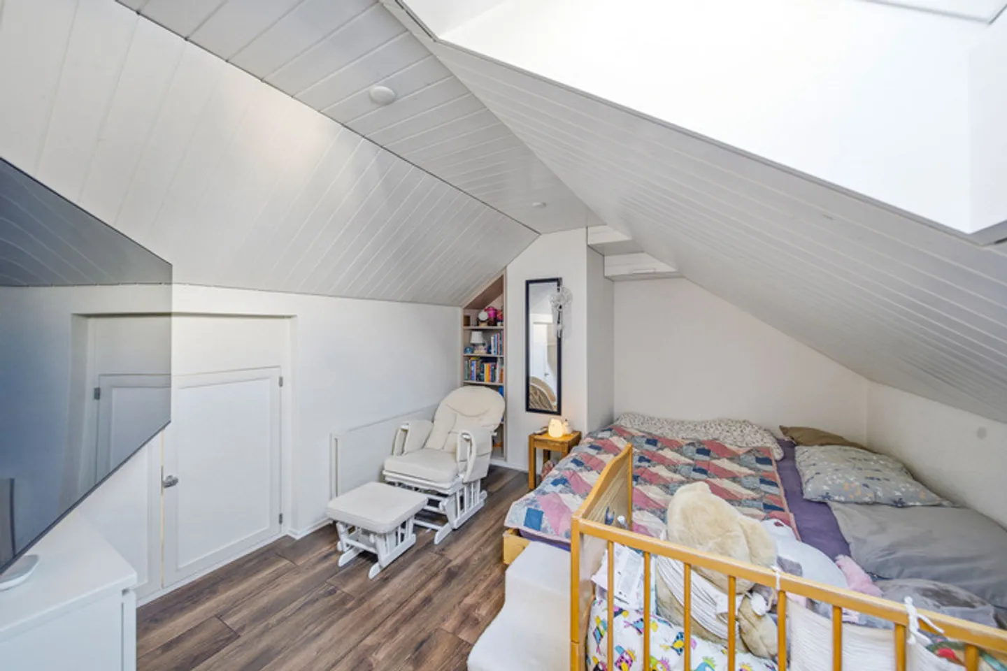 Living Comfort on Two Levels - 4.5 Room Maisonette Just Minutes from the City - Photo 8 of 9