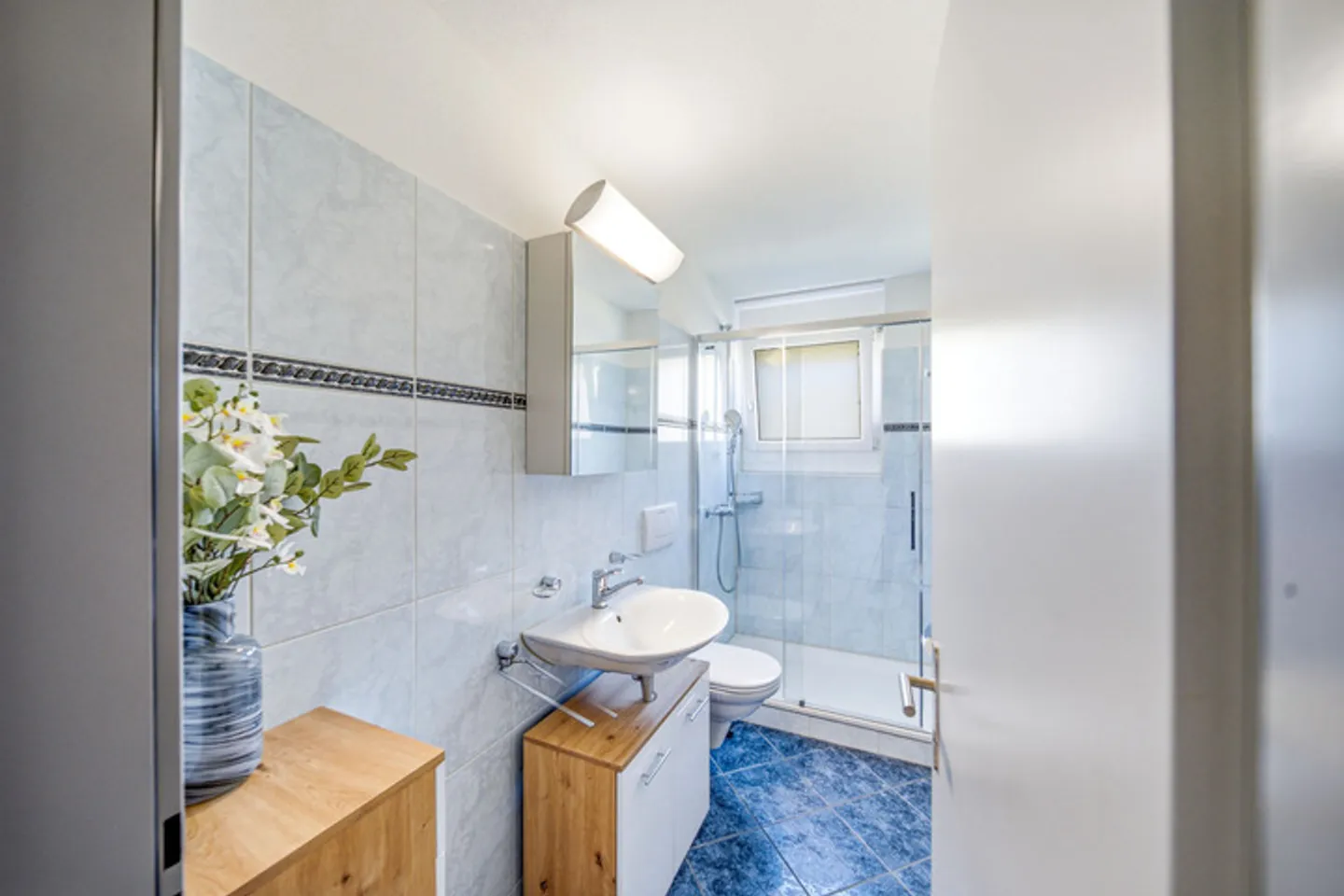 SCHICKE GARTENWOHNUNG ZWISCHEN ZUGER- UND VIERWALDSTÄTTERSEE - Photo 6 of 9