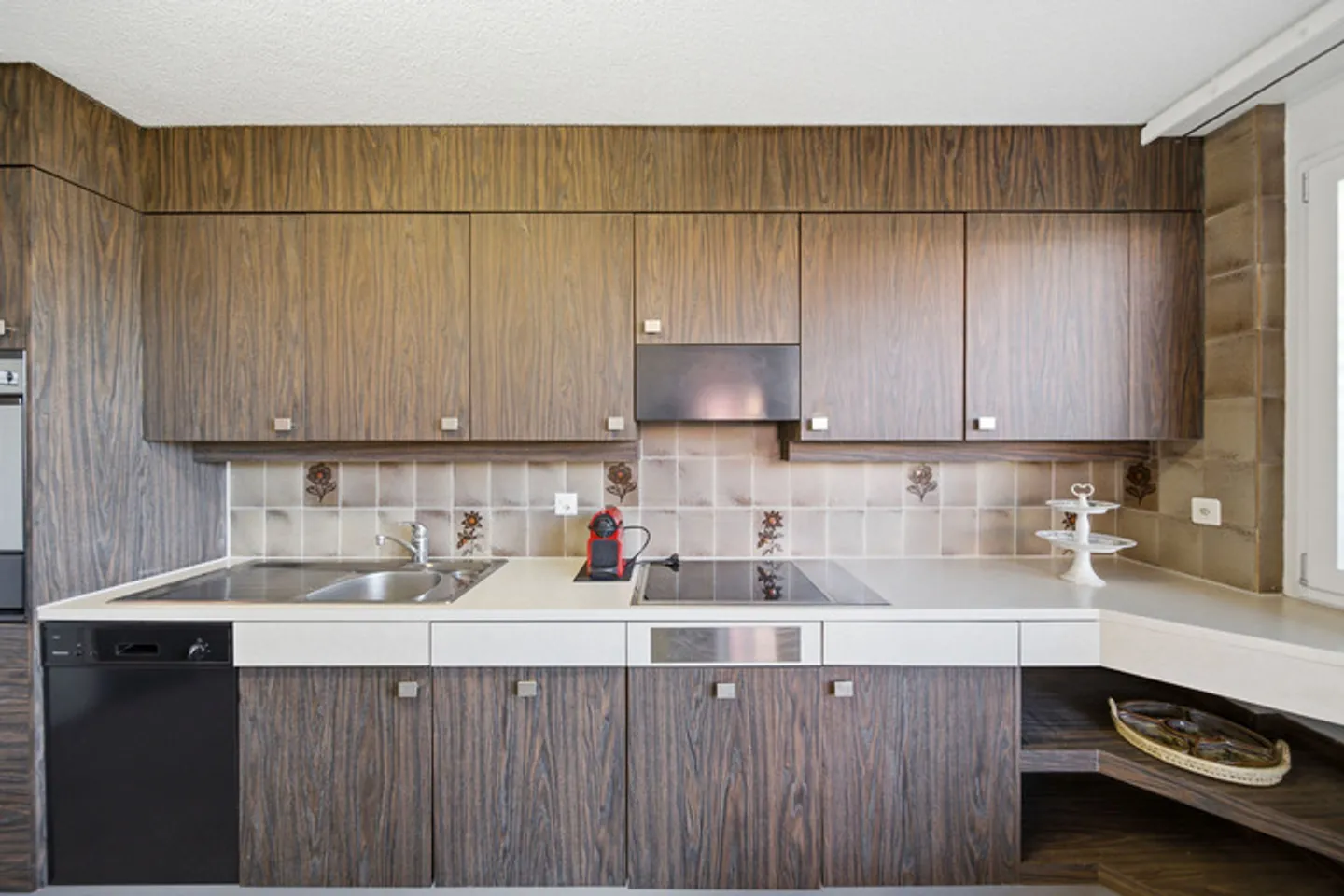 PLENTY OF SPACE & POTENTIAL ON THE GOLD COAST - Photo 4 of 9