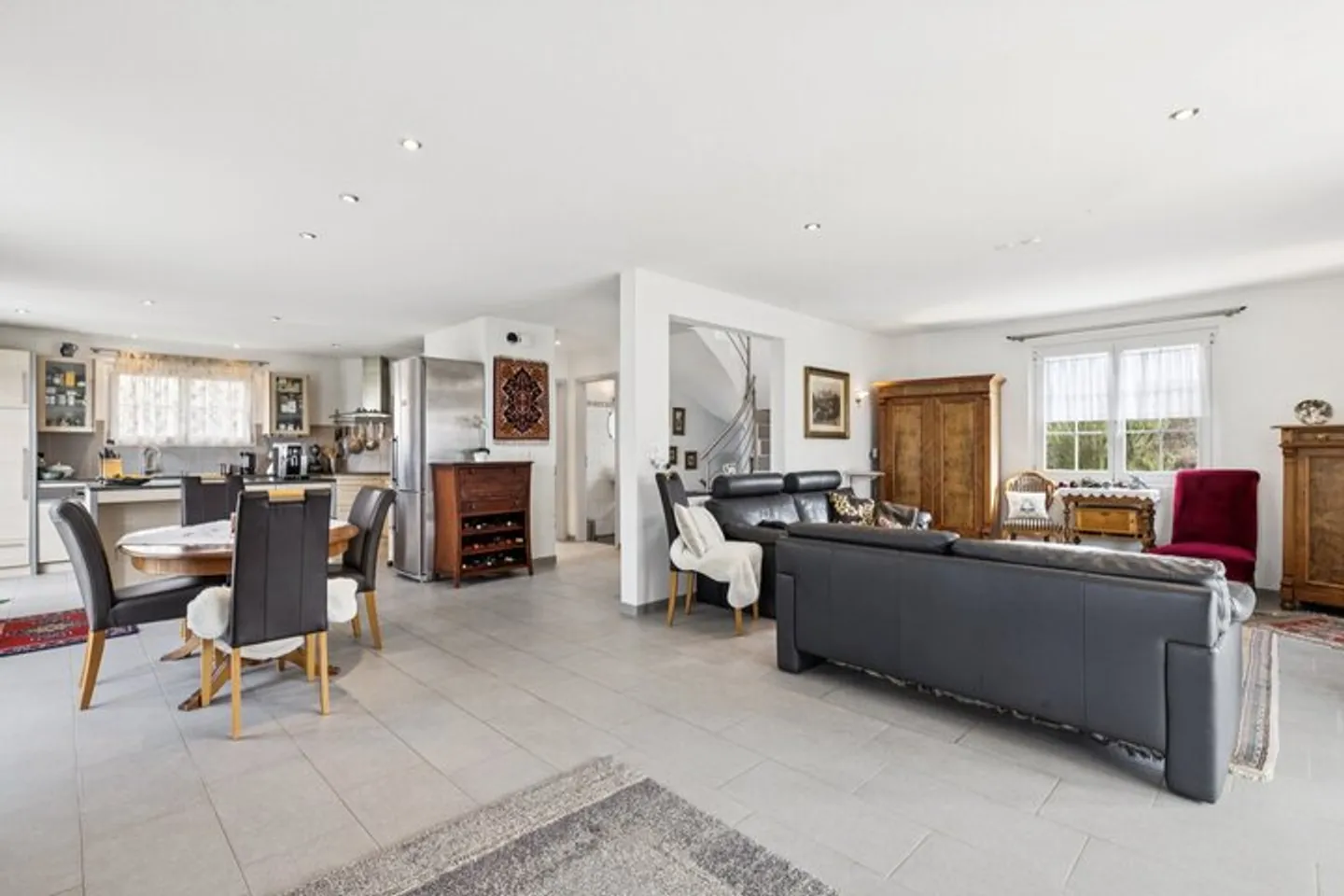 FREIHSTEHENDE LANDHAUSVILLA MIT BLICK AUF NEUENBURGERSEE - Photo 2 sur 8