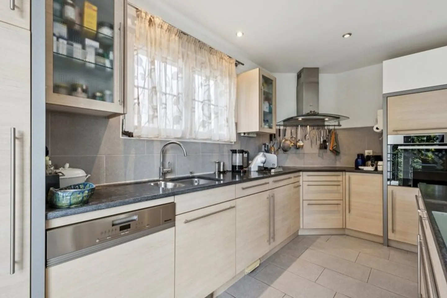 FREIHSTEHENDE LANDHAUSVILLA MIT BLICK AUF NEUENBURGERSEE - Photo 4 sur 8