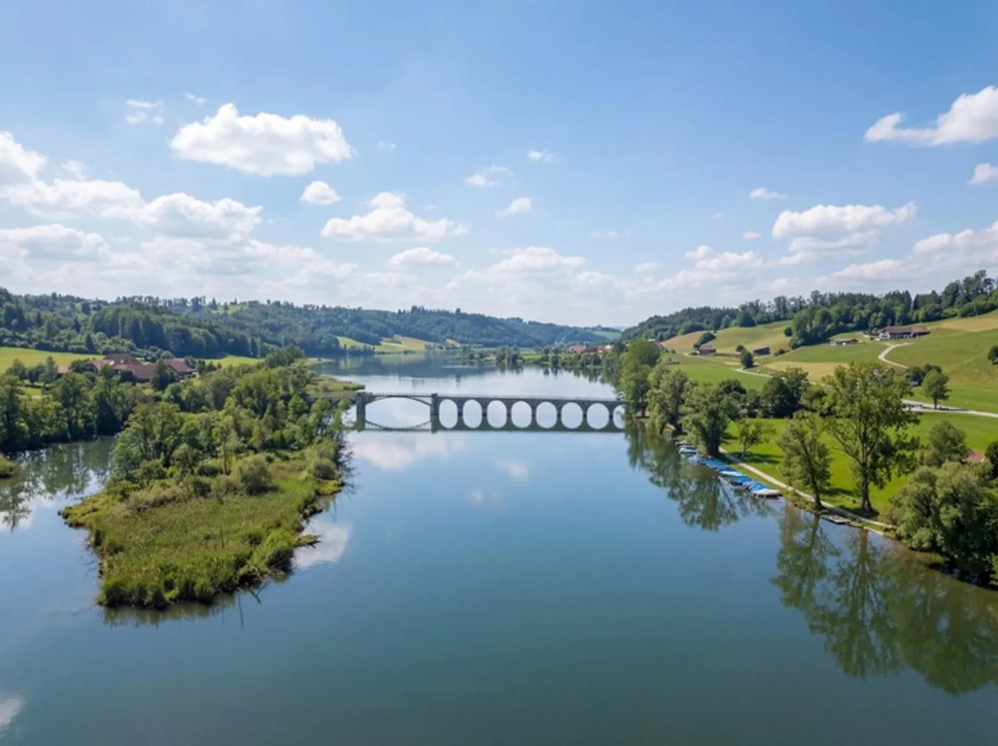 TERRASSENHAUS MIT SEEWEITSICHT UND 88 M² TERRASSE IN HINTERKAPPELEN - Photo 7 of 8