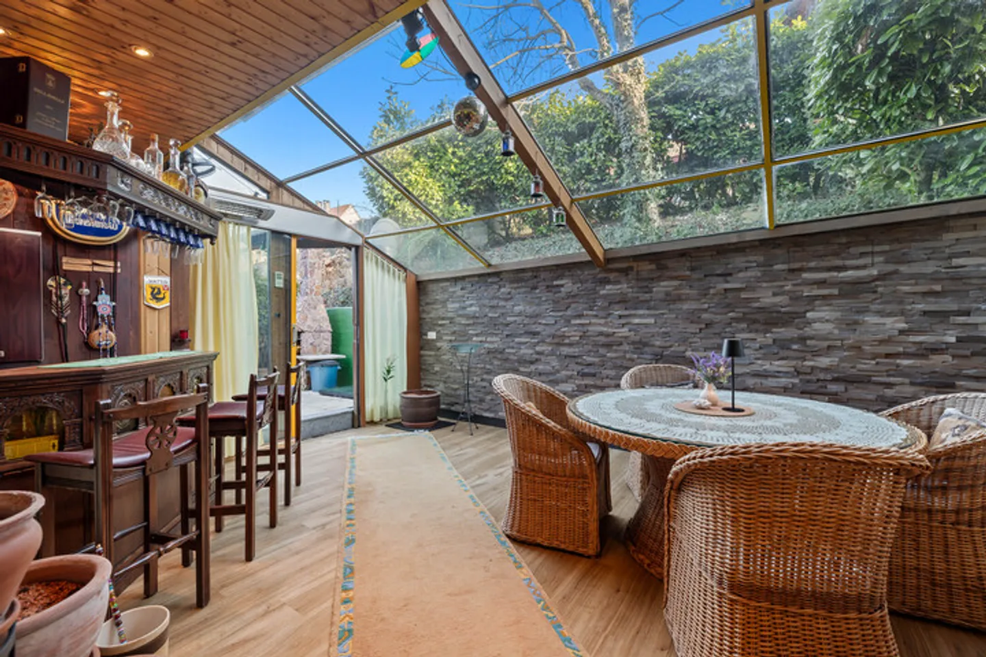 Charming 7.5 Room Corner Single-Family House with Versatile Usable Studio - Photo 7 of 8