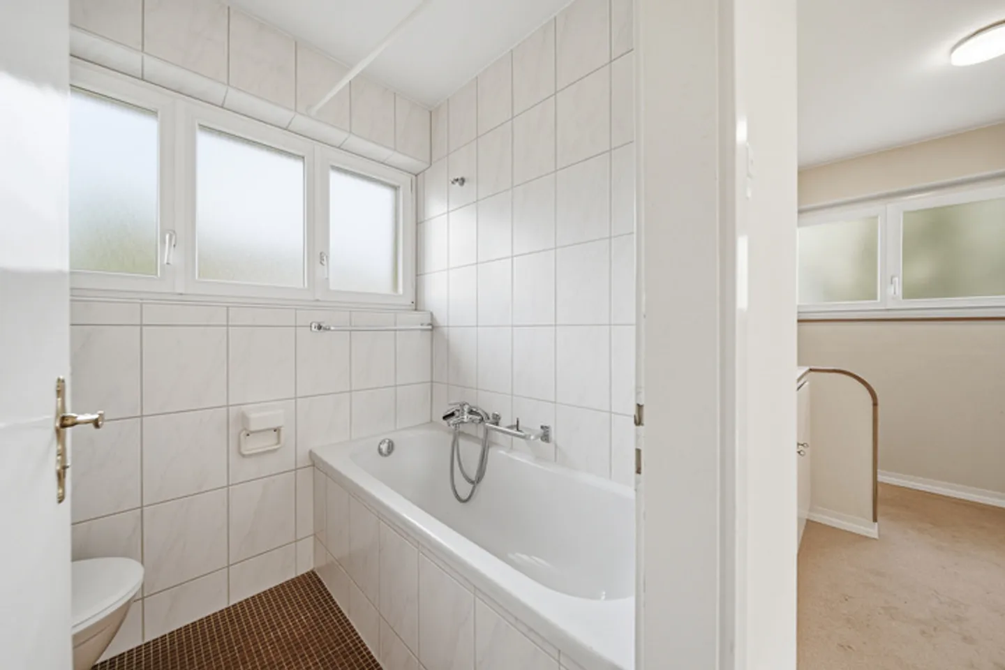 STADTNÄHE TRIFFT RUHE EINFAMILIENHAUS MIT ENTWICKLUNGSPOTENZIAL IN OLTEN - Photo 6 of 8